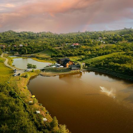 Mountain Lake Jbs Hotell Focşani Eksteriør bilde